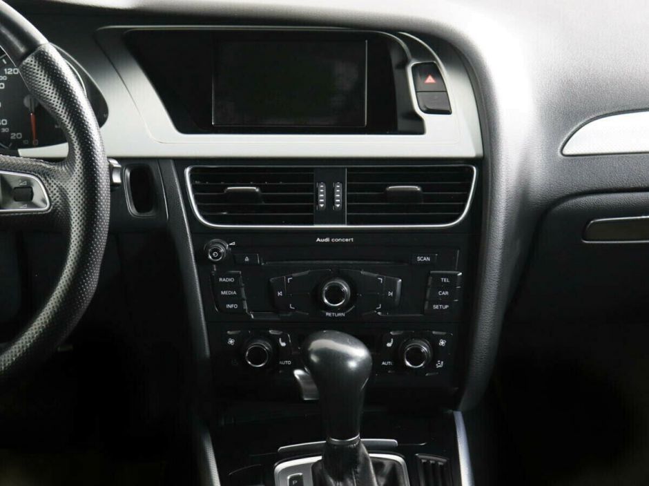 Audi A4, 2.0 л, АТ, 2010 фото 1