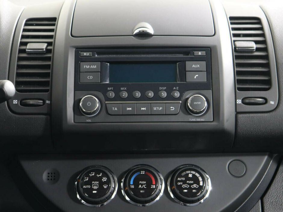 Nissan Note, 1.6 л, АТ, 2012 фото 2