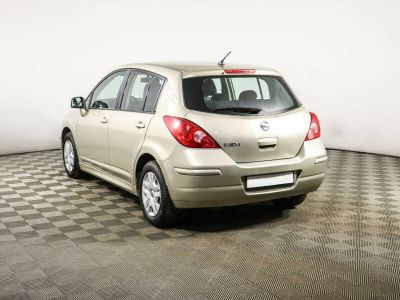 Nissan Tiida, 1.6 л, МКПП, 2011 фото 6