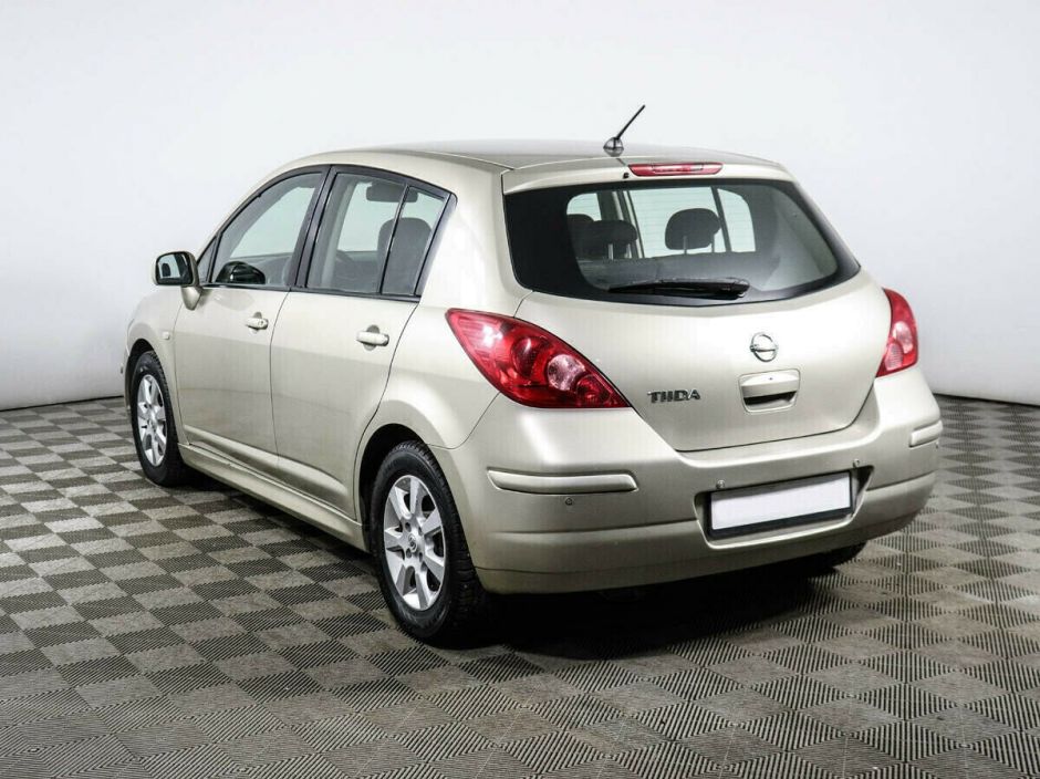 Nissan Tiida, 1.6 л, АТ, 2011 фото 5