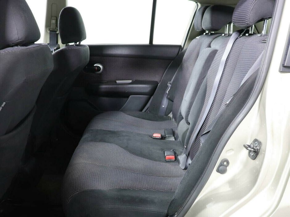 Nissan Tiida, 1.6 л, АТ, 2011 фото 1