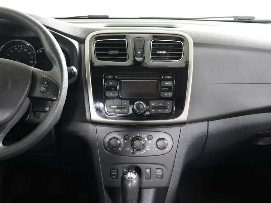 Renault Logan, 1.6 л, МТ, 2016 фото 2