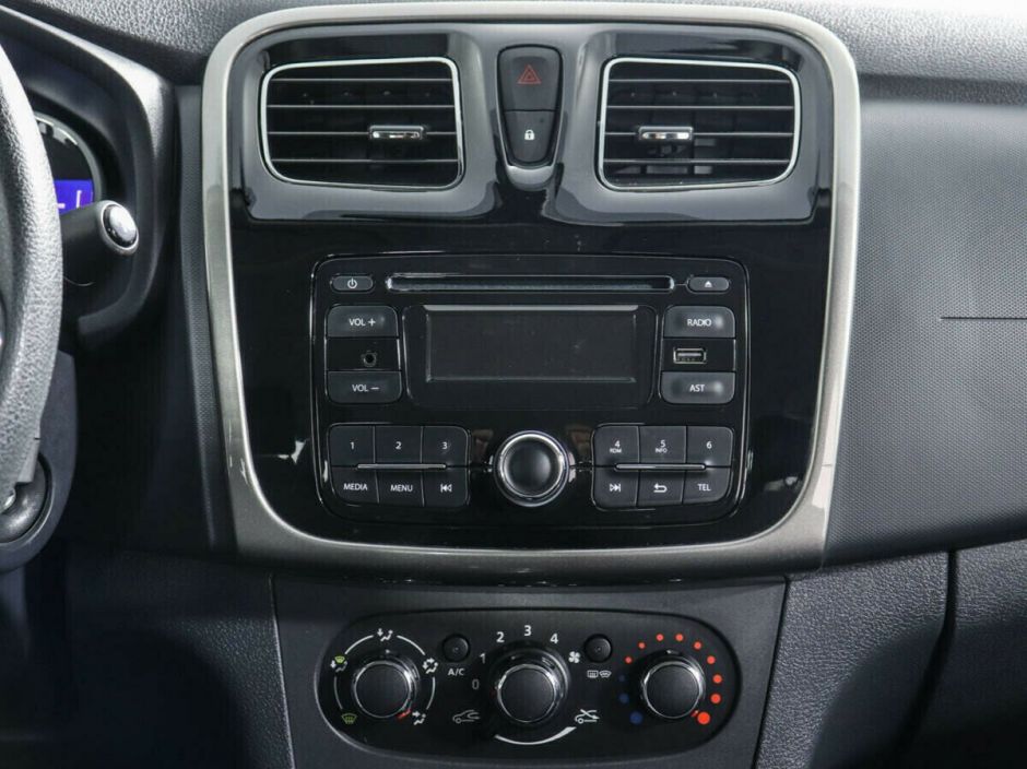 Renault Logan, 1.6 л, АТ, 2017 фото 2