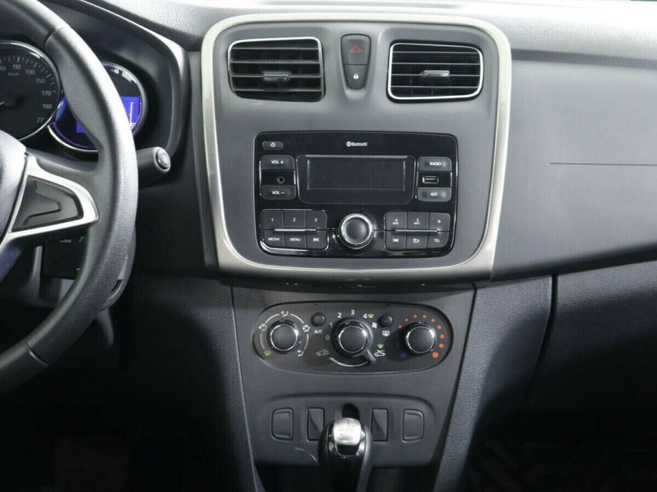 Renault Logan, 1.6 л, АТ, 2018 фото 2