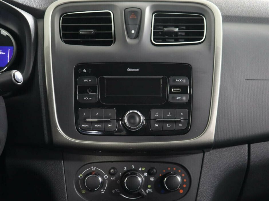 Renault Logan, 1.6 л, АТ, 2019 фото 2