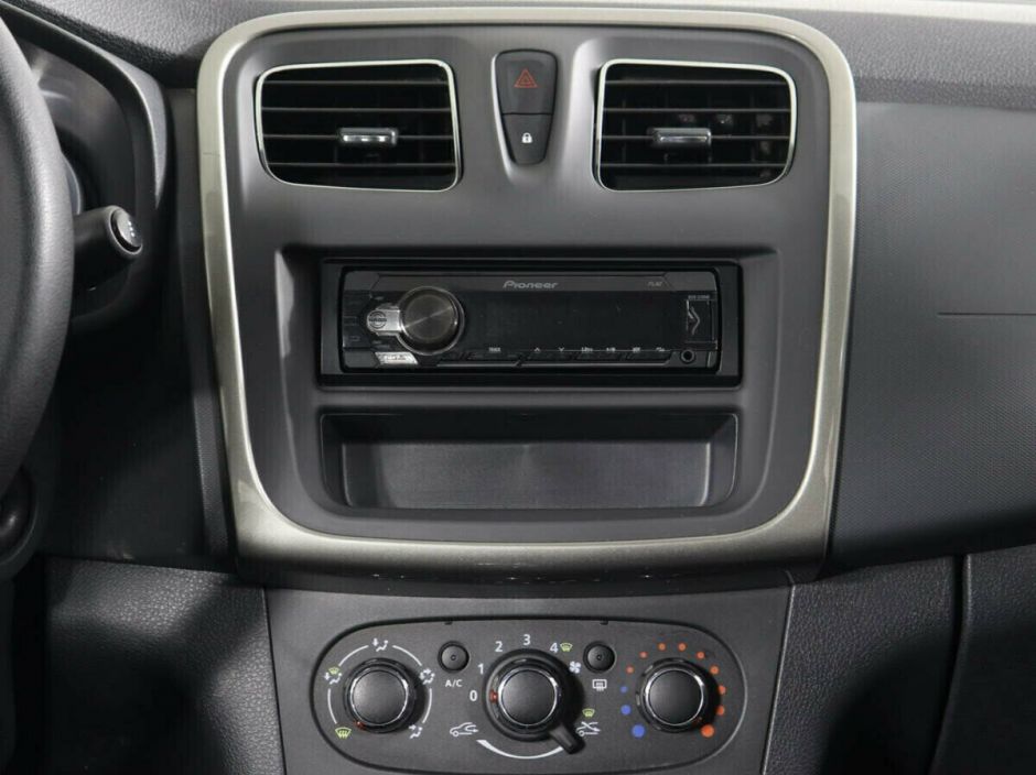 Renault Logan, 1.6 л, АТ, 2019 фото 2