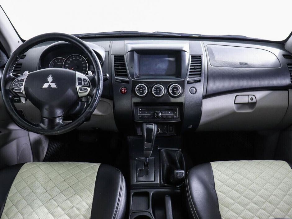 Mitsubishi Pajero Sport, 2.5 л, АТ, 2013 фото 8
