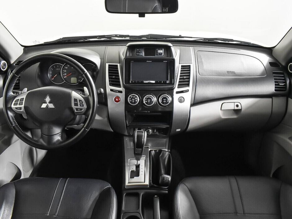 Mitsubishi Pajero Sport, 2.5 л, АТ, 2013 фото 9