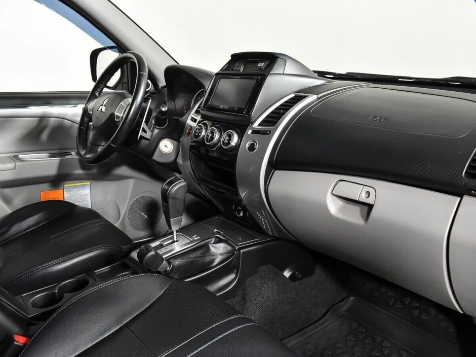 Mitsubishi Pajero Sport, 2.5 л, АТ, 2013 фото 2