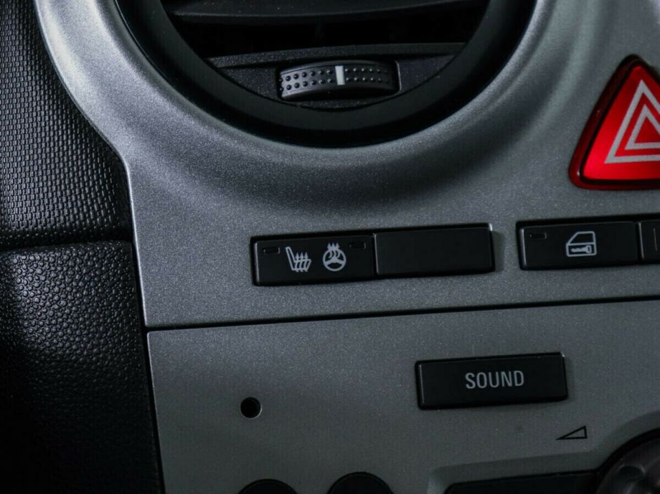 Opel Corsa, 1.2 л, Робот, 2011 фото 2