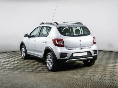 Renault Sandero, 1.6 л, АКПП, 2019 фото 6