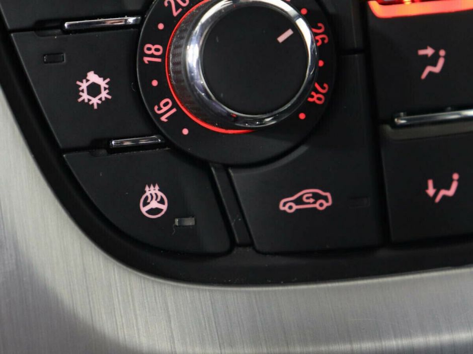 Opel Astra, 1.4 л, АТ, 2012 фото 2