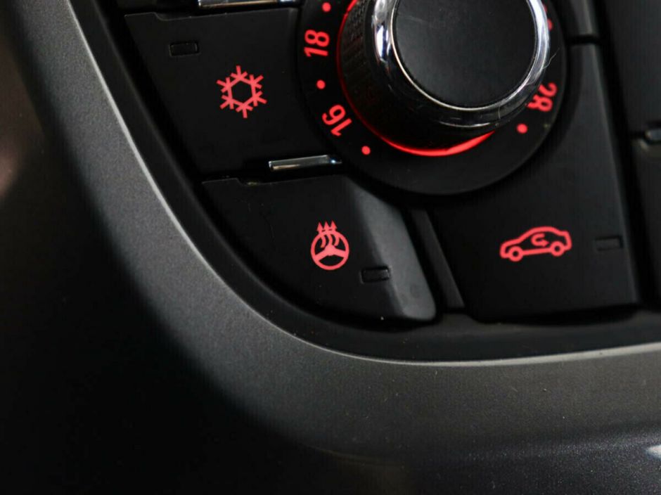 Opel Astra, 1.6 л, АТ, 2012 фото 2