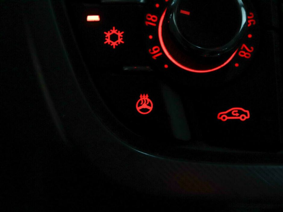 Opel Astra, 1.6 л, АТ, 2010 фото 2