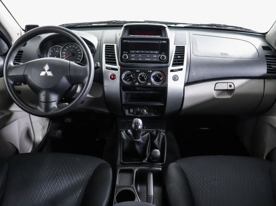 Mitsubishi Pajero Sport, 2.4 л, МТ, 2015 фото 8