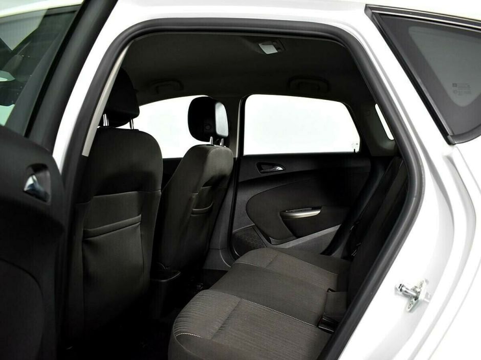 Opel Astra, 1.6 л, МТ, 2012 фото 1