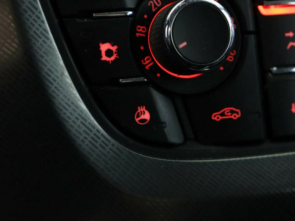 Opel Astra, 1.6 л, АТ, 2011 фото 2