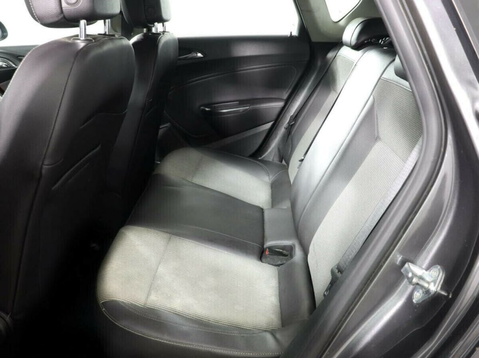 Opel Astra, 1.6 л, АТ, 2011 фото 1