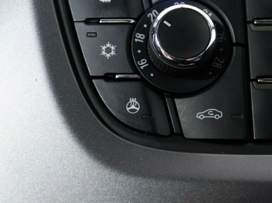 Opel Astra, 1.4 л, АТ, 2013 фото 2