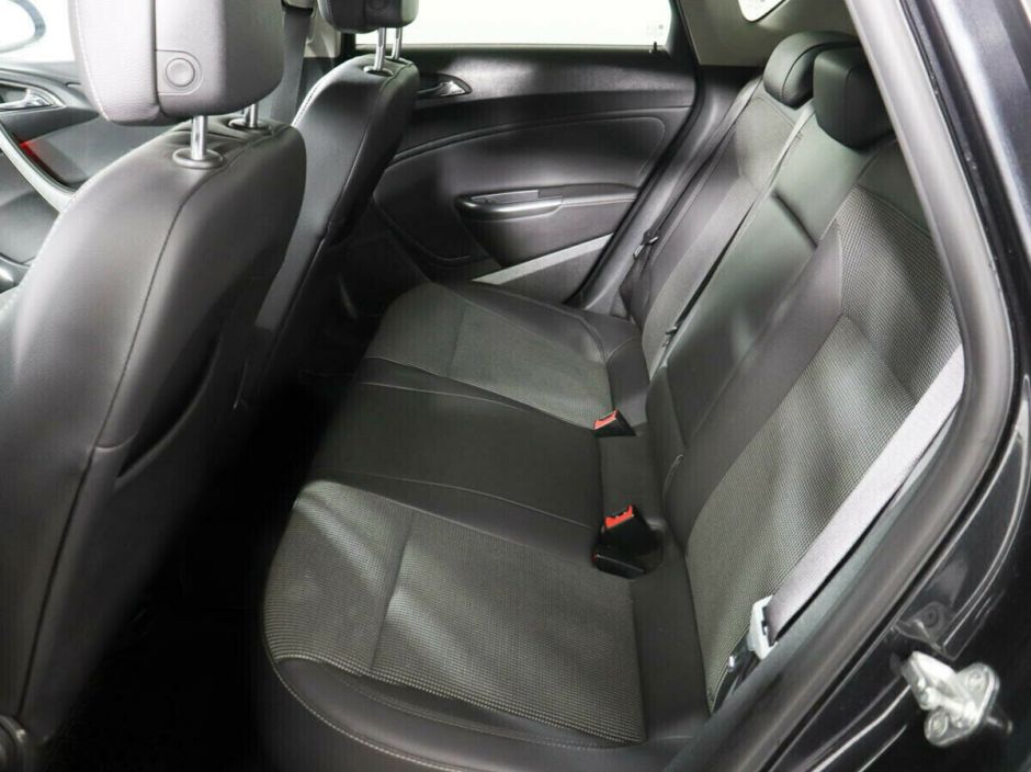 Opel Astra, 1.6 л, АТ, 2011 фото 1