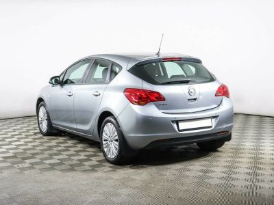 Opel Astra, 1.6 л, МКПП, 2011 фото 6