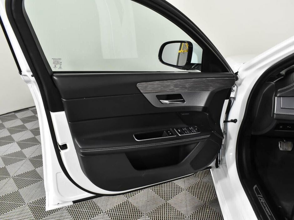 Jaguar XF, 2.0 л, АТ, 2017 фото 5