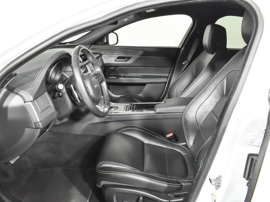 Jaguar XF, 2.0 л, АТ, 2017 фото 8
