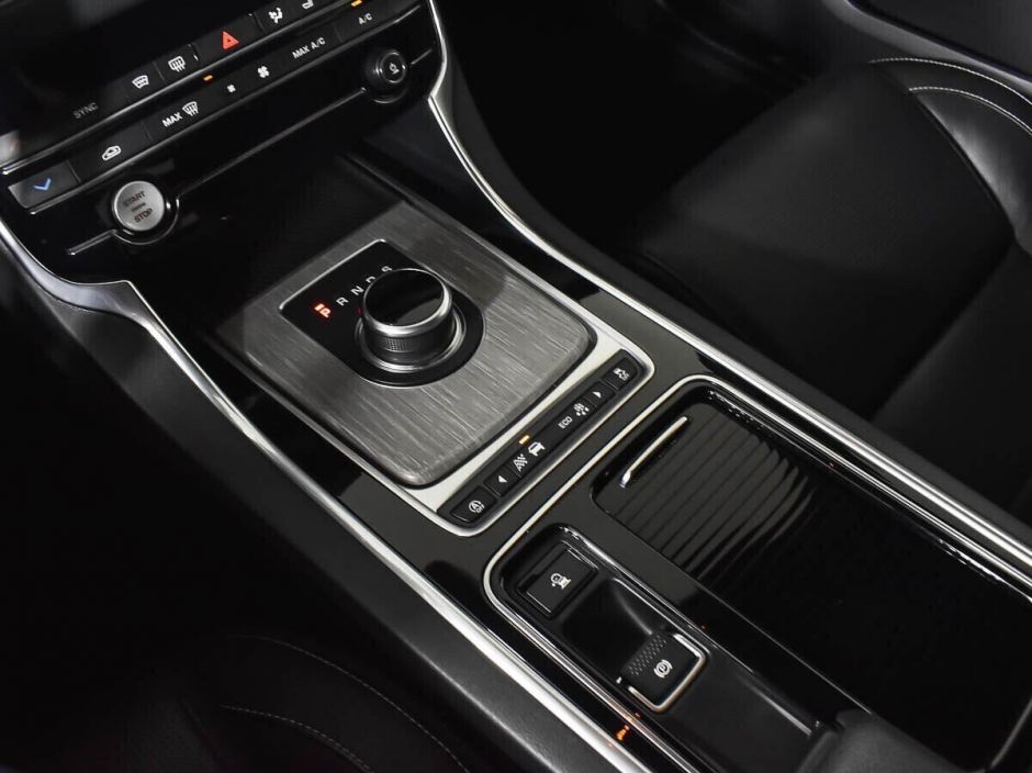 Jaguar XF, 2.0 л, АТ, 2017 фото 16