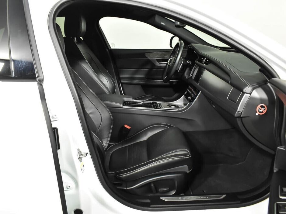 Jaguar XF, 2.0 л, АТ, 2017 фото 2