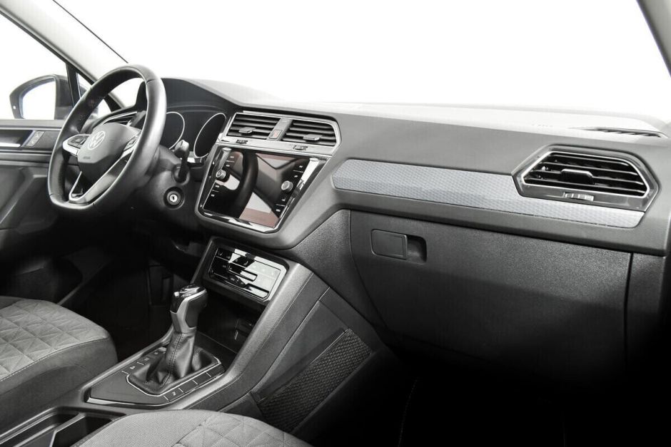 Volkswagen Tiguan, 1.5 л, Робот, 2018 фото 2