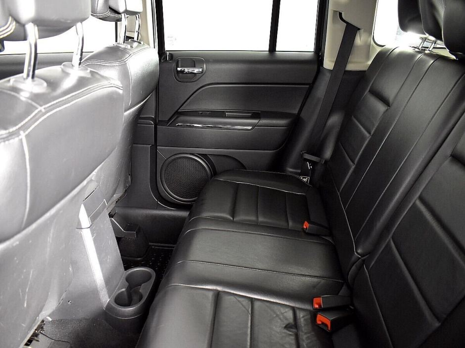 Jeep Liberty (Patriot), 2.4 л, Вариатор, 2010 фото 1