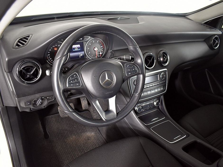 Mercedes-Benz A-Класс, 1.6 л, Робот, 2017 фото 6