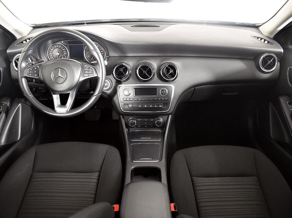 Mercedes-Benz A-Класс, 1.6 л, Робот, 2017 фото 8