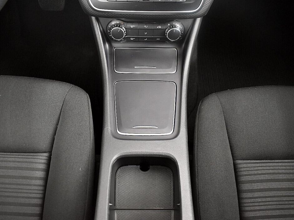 Mercedes-Benz A-Класс, 1.6 л, Робот, 2017 фото 2