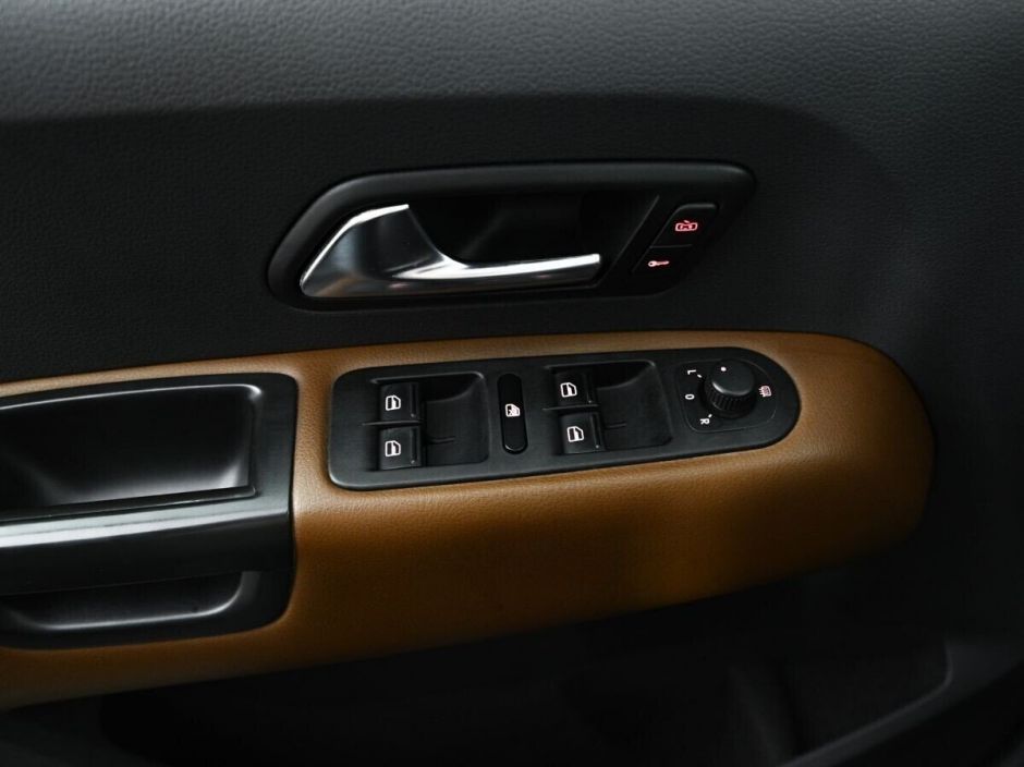 Volkswagen Amarok, 2.0 л, АТ, 2012 фото 1