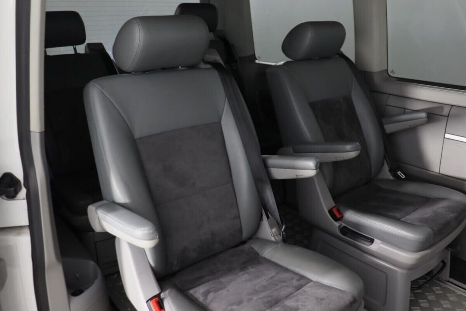 Volkswagen Multivan, 2.0 л, Робот, 2011 фото 2