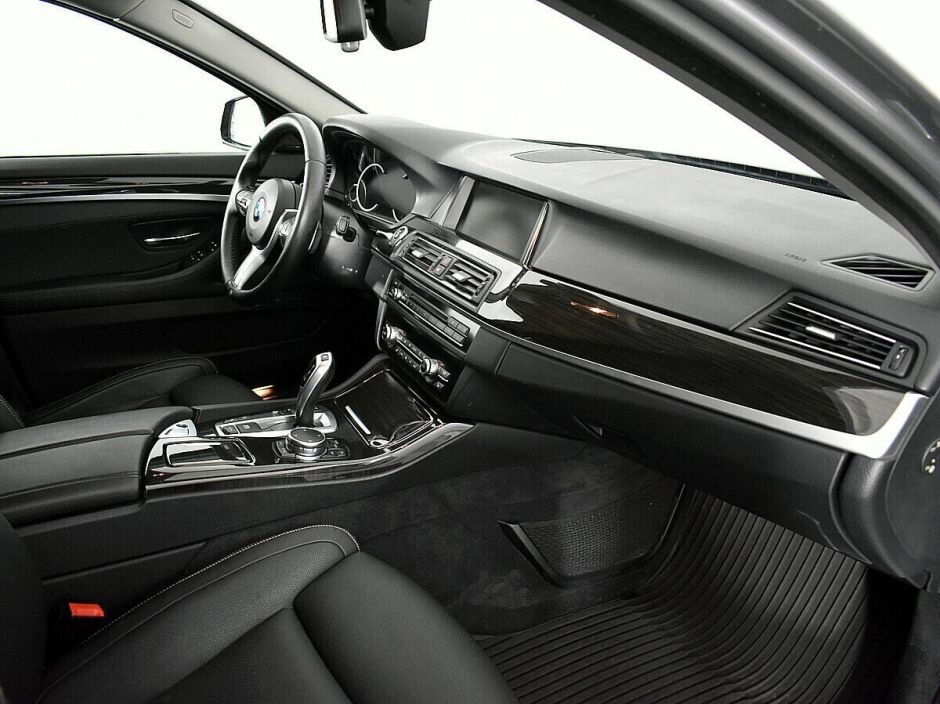 BMW 5 серии, 3.0 л, АТ, 2017 фото 13