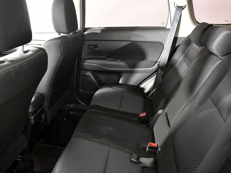 Mitsubishi Outlander, 2.0 л, Вариатор, 2017 фото 2