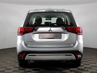 Mitsubishi Outlander, 2.0 л, CVT, 2020 фото 6