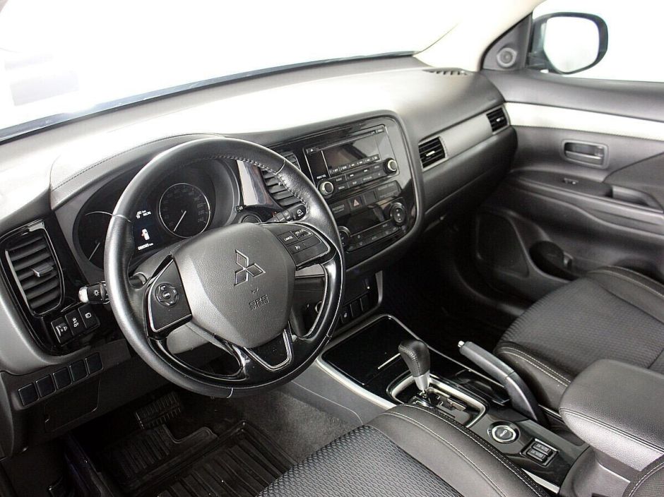 Mitsubishi Outlander, 2.0 л, Вариатор, 2017 фото 8