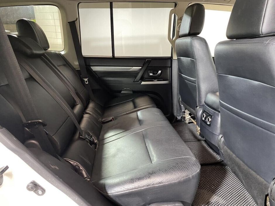 Mitsubishi Pajero, 3.2 л, АТ, 2013 фото 1