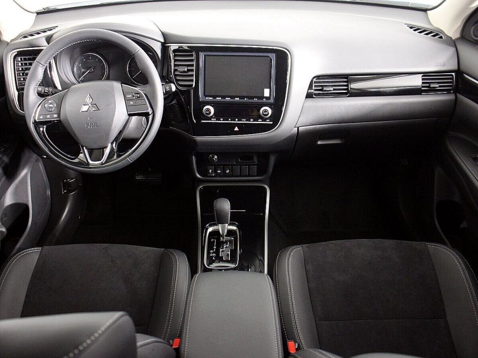 Mitsubishi Outlander, 2.0 л, Вариатор, 2022 фото 9