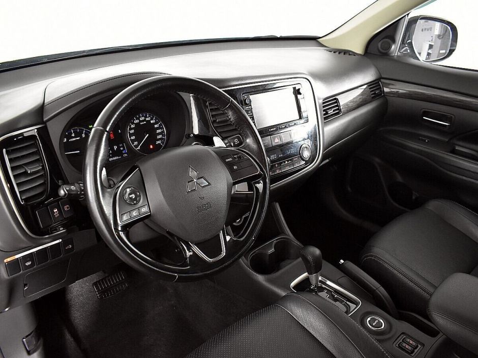 Mitsubishi Outlander, 2.4 л, Вариатор, 2016 фото 8