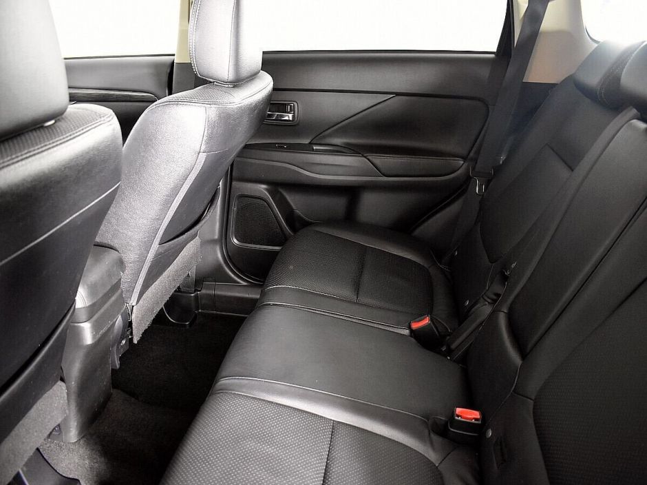 Mitsubishi Outlander, 2.4 л, Вариатор, 2016 фото 1