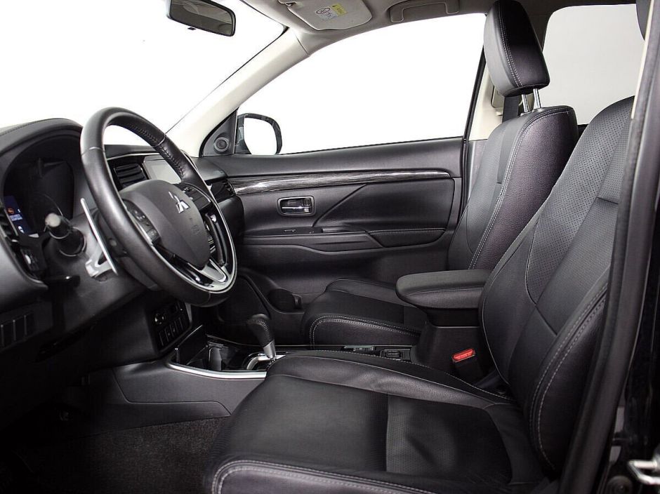 Mitsubishi Outlander, 2.4 л, Вариатор, 2017 фото 7