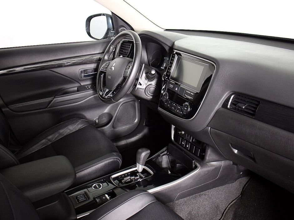 Mitsubishi Outlander, 2.4 л, Вариатор, 2017 фото 14