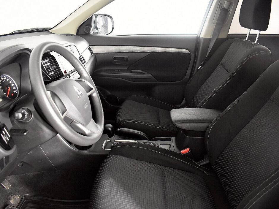Mitsubishi Outlander, 2.0 л, Вариатор, 2016 фото 7
