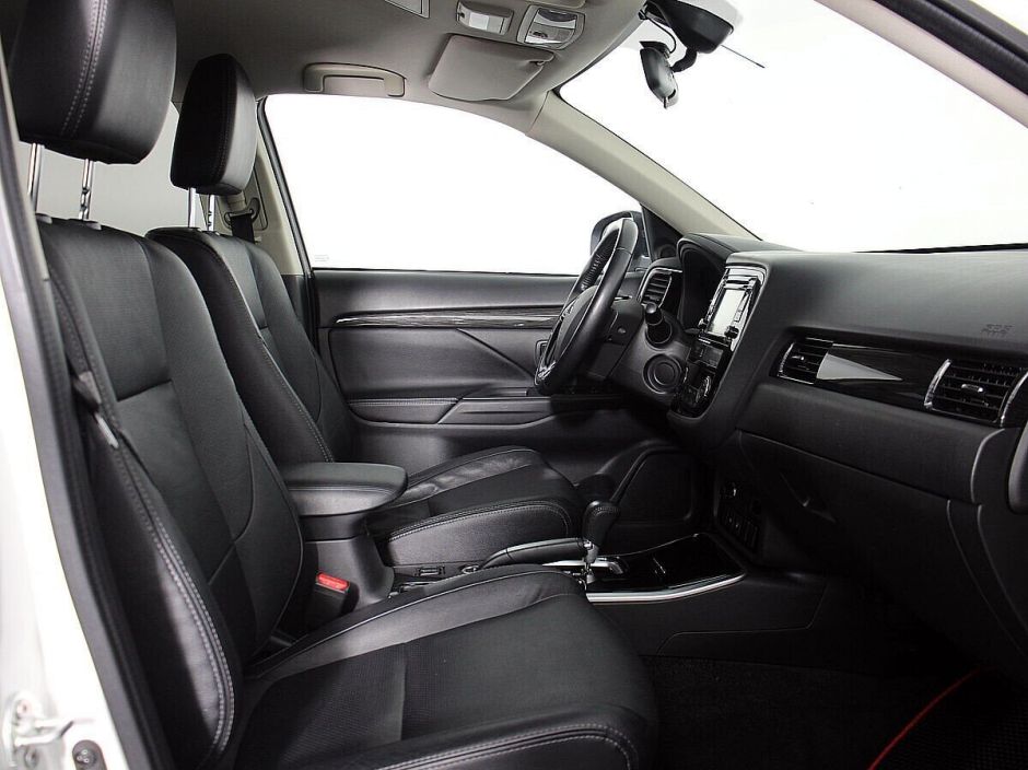 Mitsubishi Outlander, 2.0 л, Вариатор, 2017 фото 2