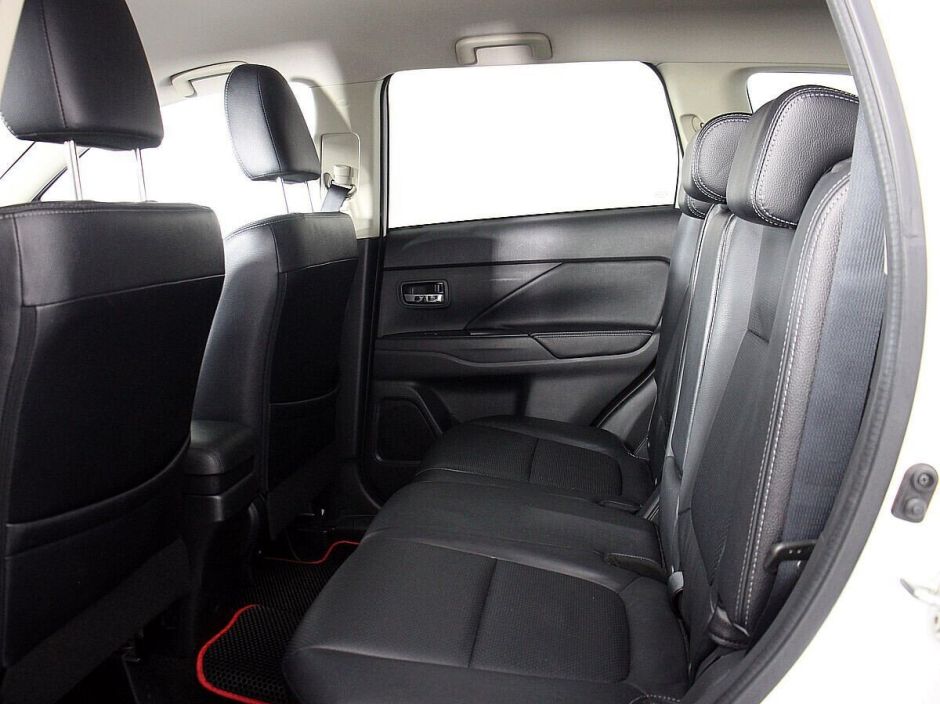 Mitsubishi Outlander, 2.0 л, Вариатор, 2017 фото 1