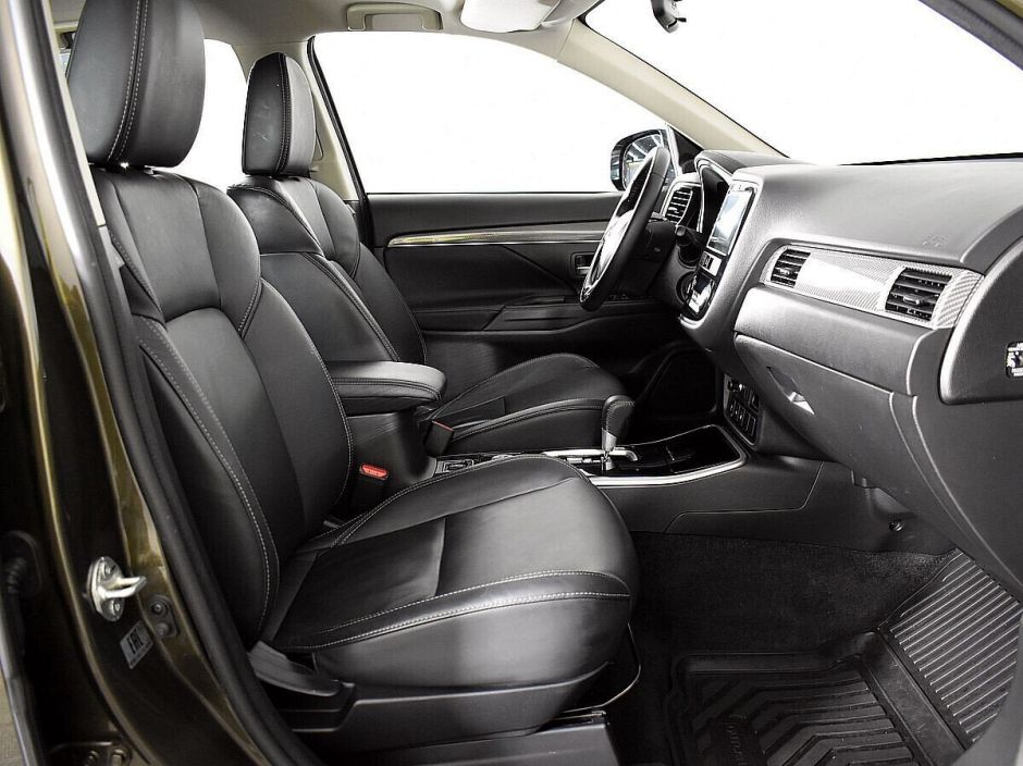 Mitsubishi Outlander, 2.0 л, Вариатор, 2018 фото 2